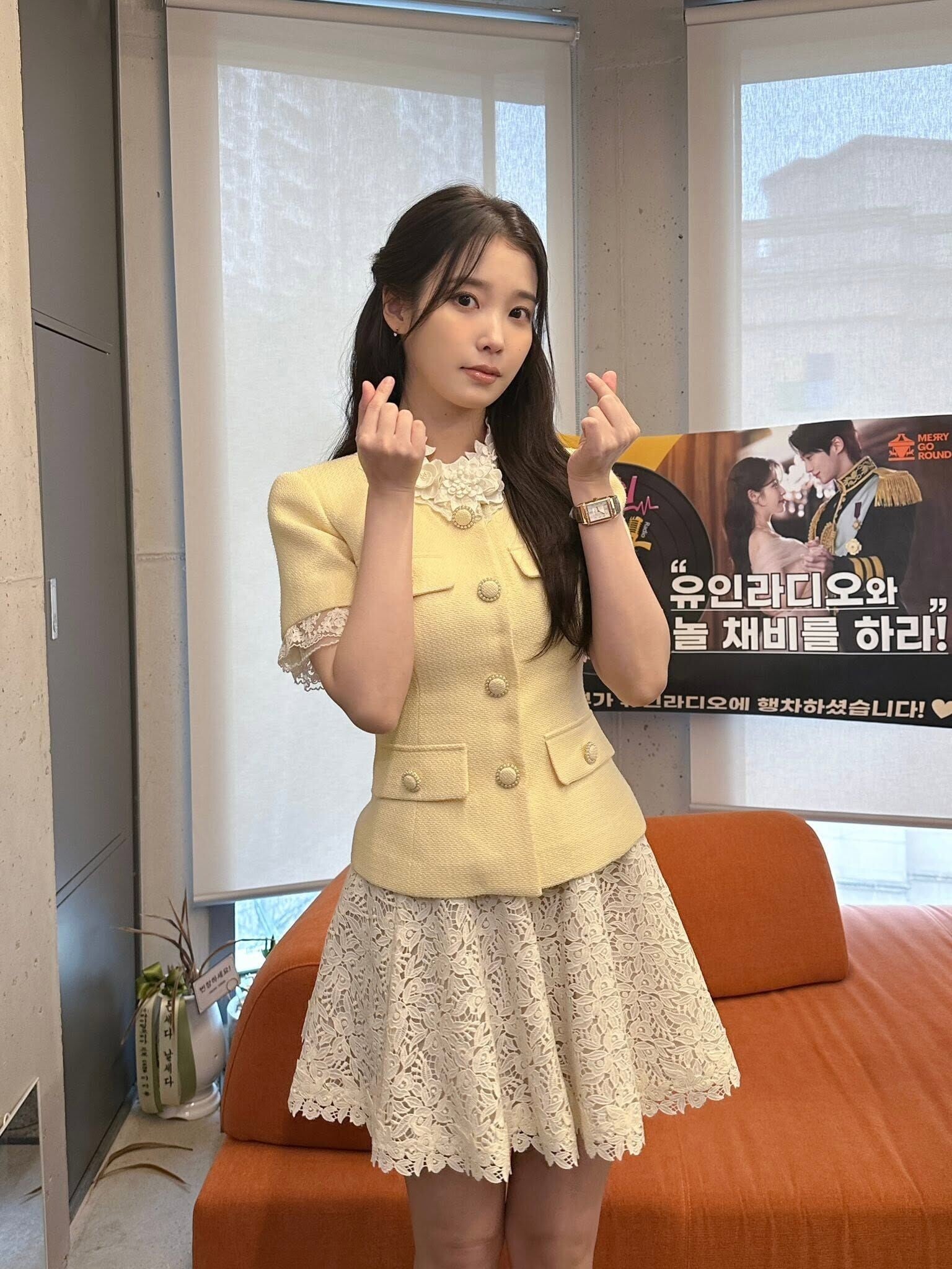 IU(李知恩)宣布9月演唱會延期,因為耳咽管開放症惡化向支持者致歉