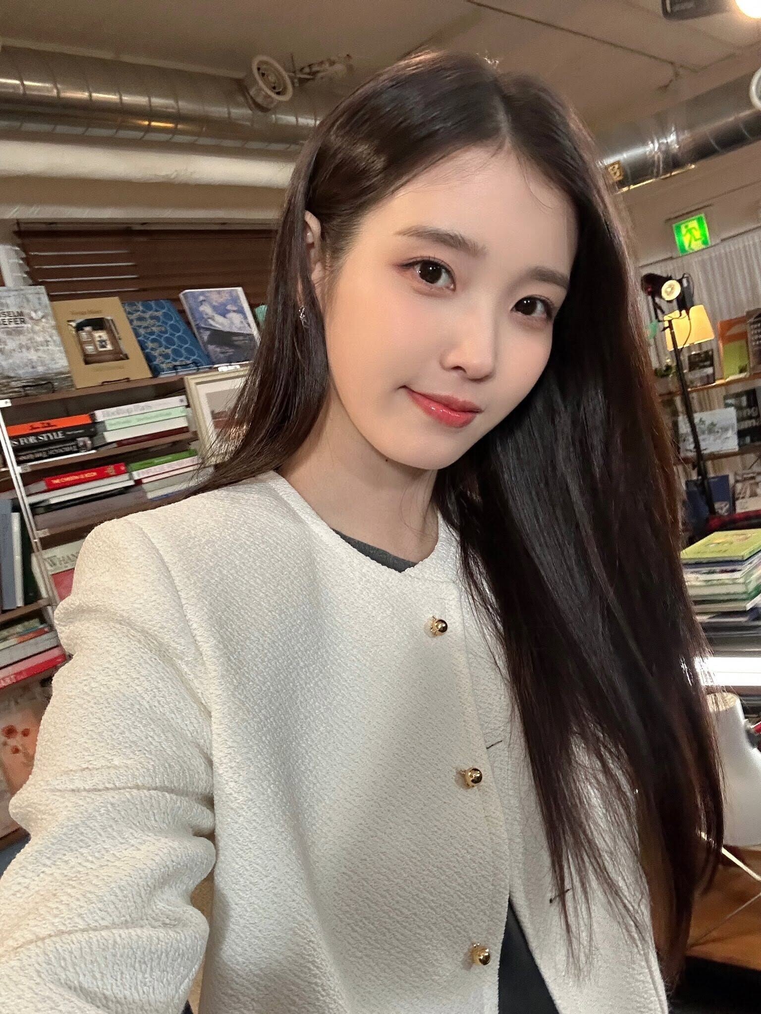 IU(李知恩)宣布9月演唱會延期,因為耳咽管開放症惡化向支持者致歉