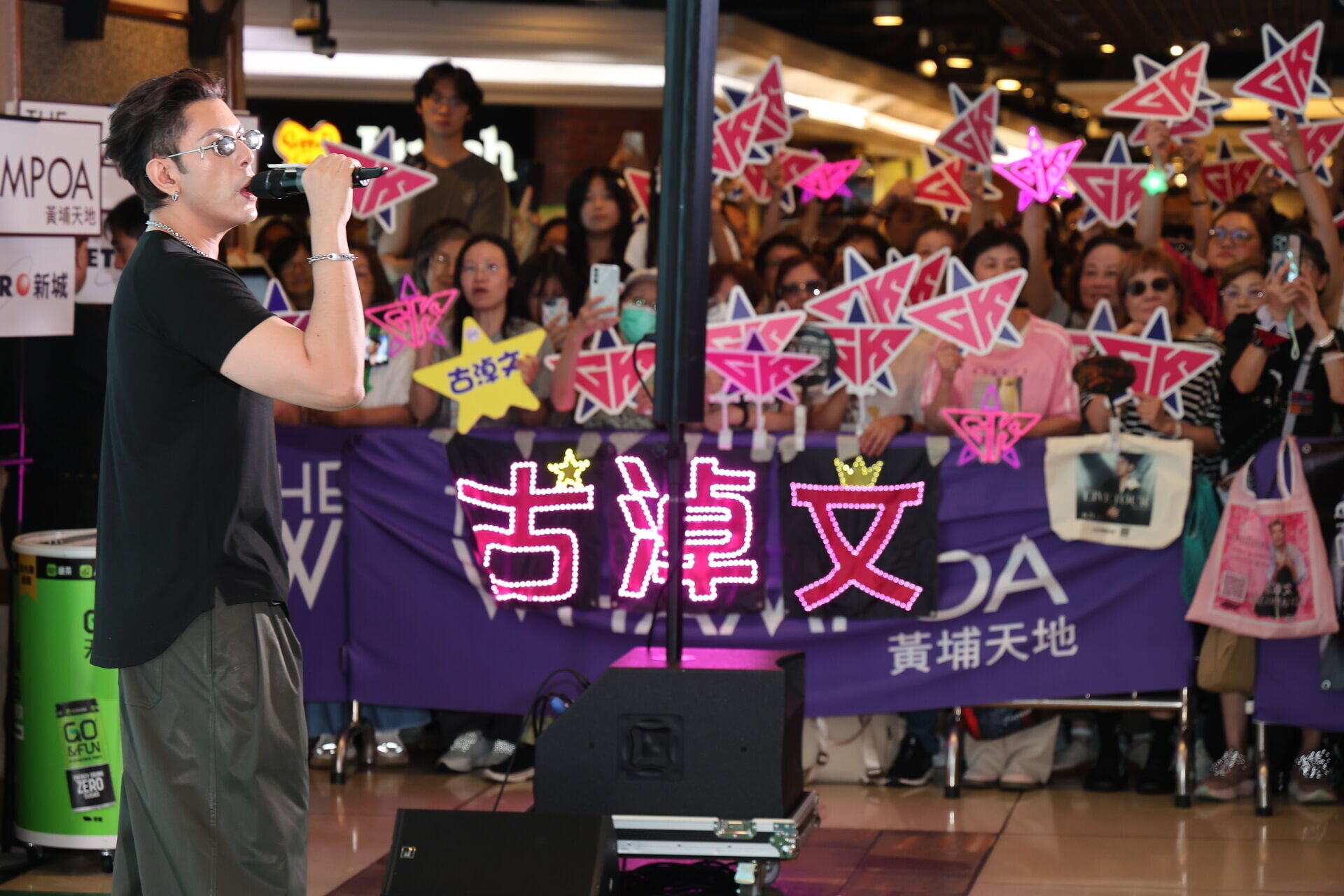 7.古淖文表示,無論足球盛事賽果如何,最重要是享受,一齊歡呼《Oh Yeah!》