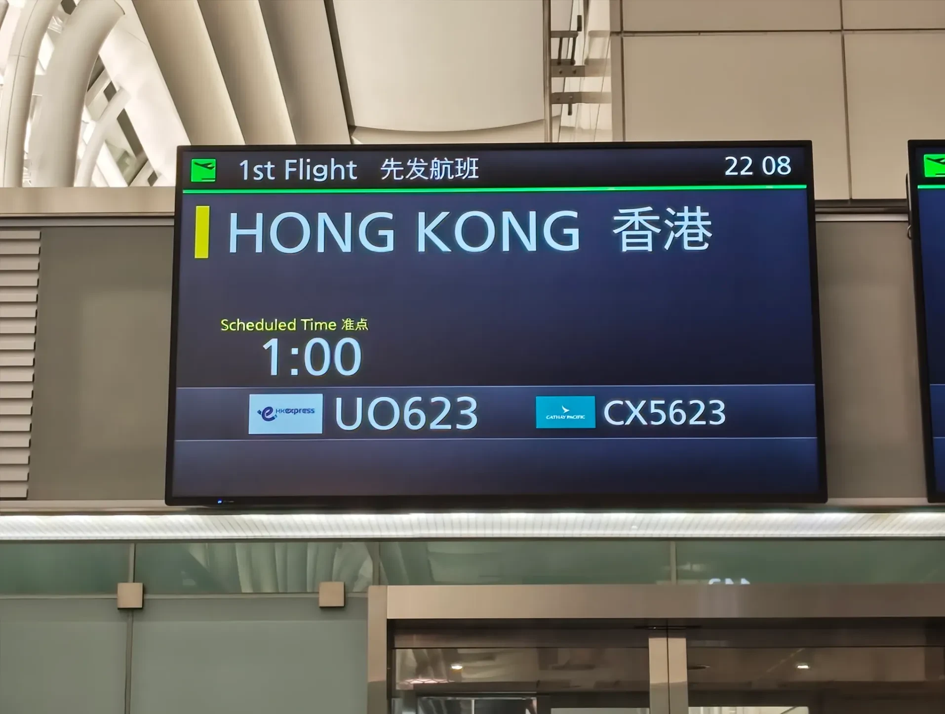 一名熱愛港產片、特別喜愛影帝張家輝的日本影迷分享自己乘飛機即日來回香港,目的竟然只是到港鐵站,欣賞張家輝的巨型廣告,引發不少香港網民關注熱議。(Threads@tekuteku_47)