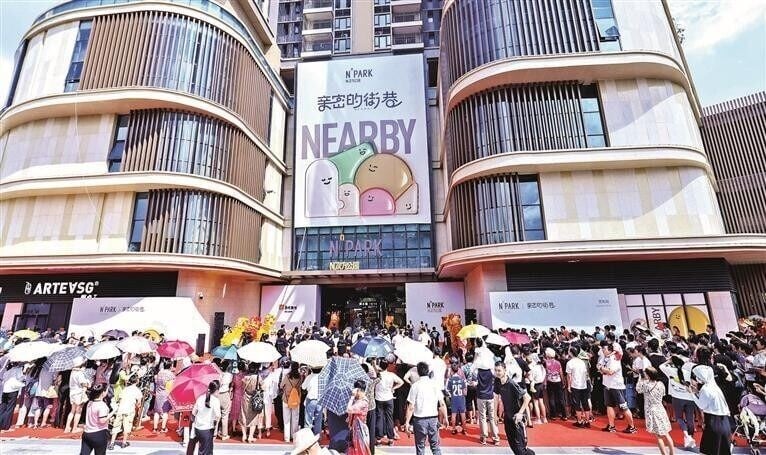 N次方公園定位「光明首個親密型鄰里」商業體。在空間設計上,它將商場與地鐵、住宅小區無縫連接。(網上圖片)