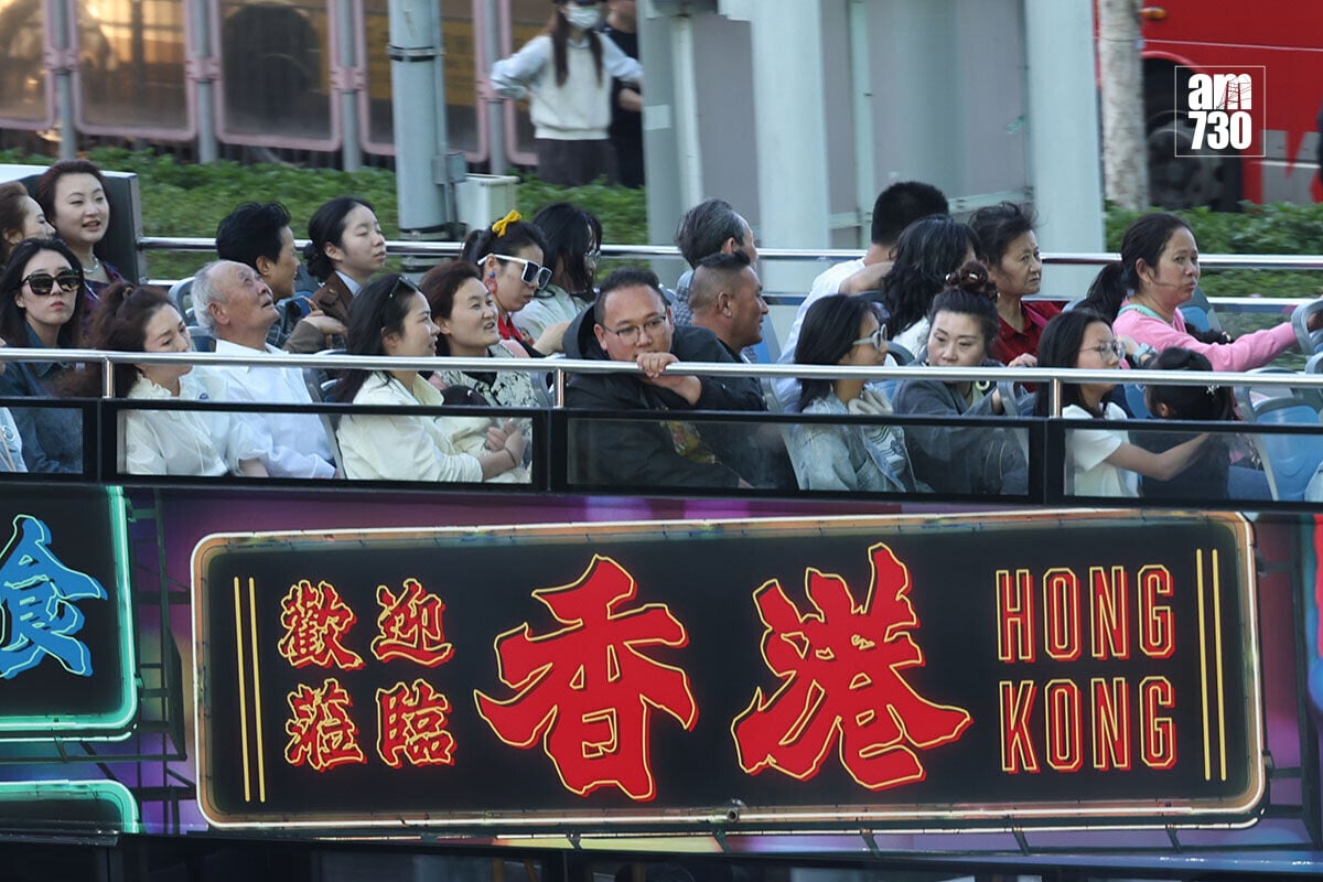 今年上半年訪港旅客人次達2,671萬,按年上升13%。(資料圖片/周令知攝)