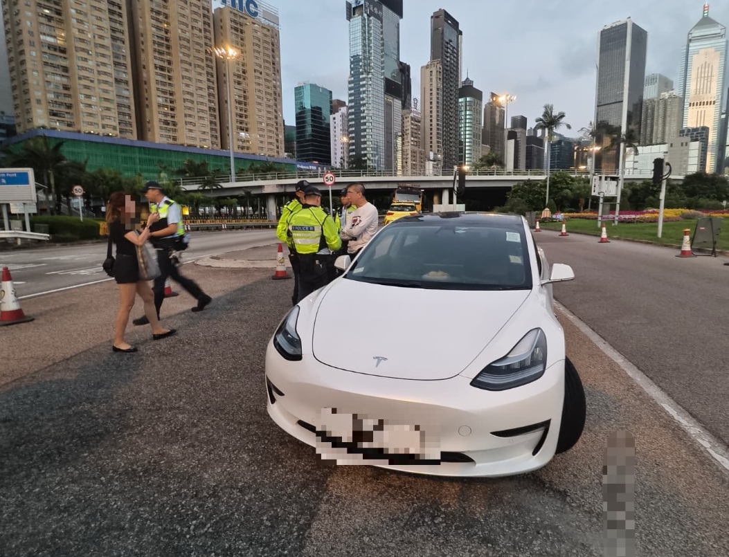 港島總區交通部執行及管制組人員於舉行世界盃期間展開一連串交通執法行動。(警方提供)