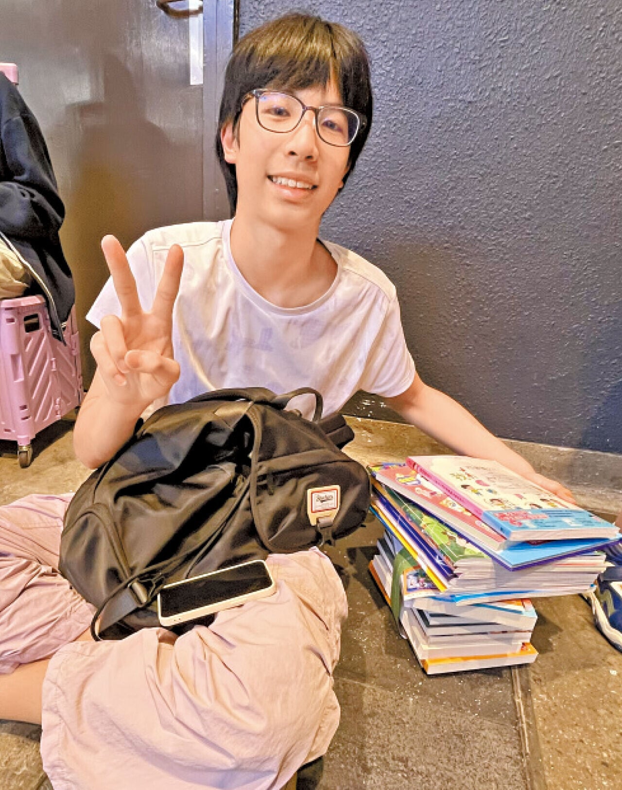 鄧先生預計在書展內花2千元。(顏光輝攝)