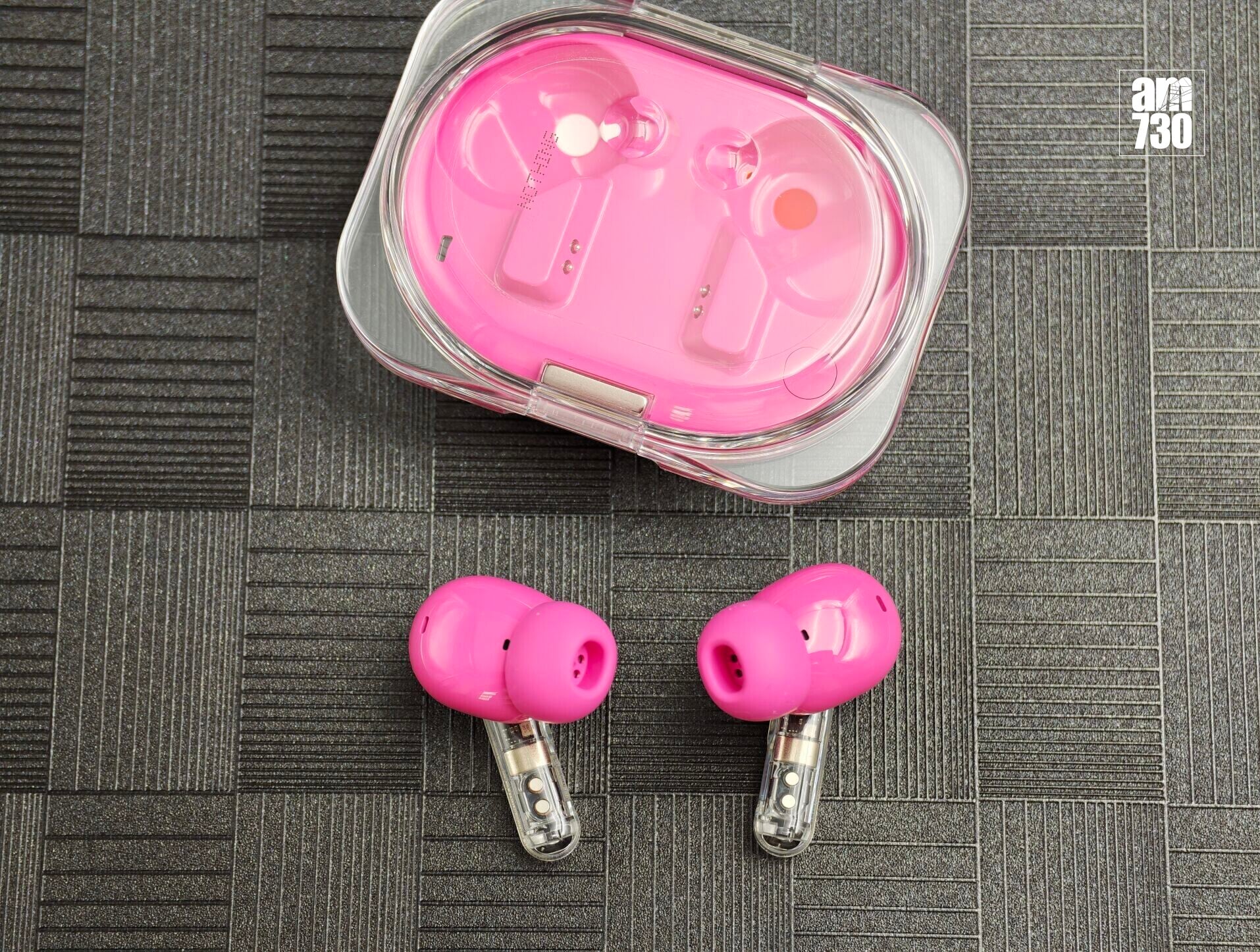 Nothing Ear (3a)耳機皆配備3個咪高峰及主動降噪技術。