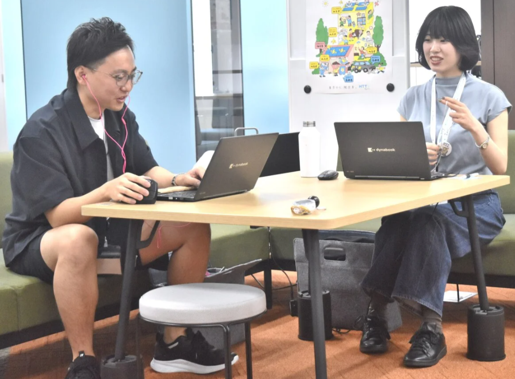 東京都政府積極推動企業員工捨棄西裝與領帶,改穿T-恤或POLO衫、運動鞋及短褲等更休閒的服飾。(網上圖片)