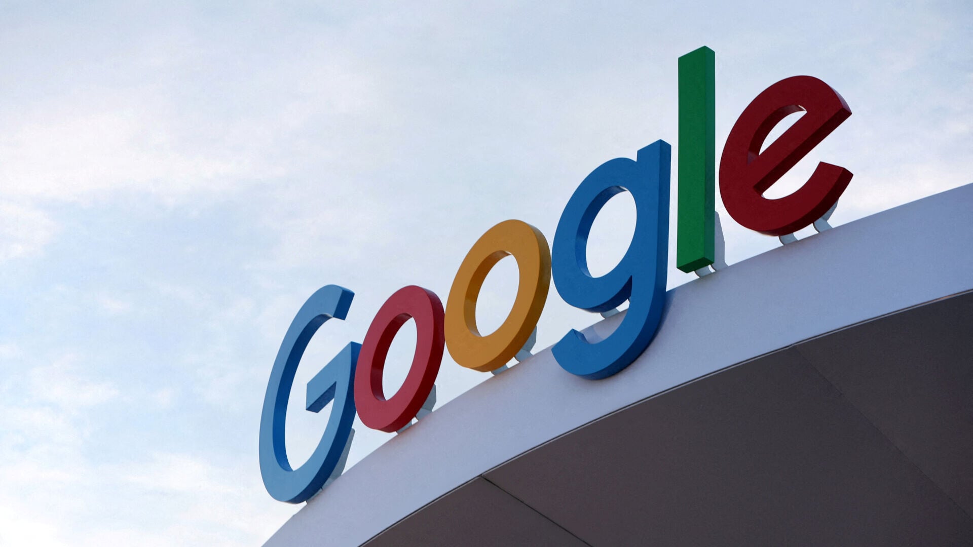 Google母企公布，第二季經營收入錄得1,197.96億美元，按年增長24%。(資料圖片/路透社)