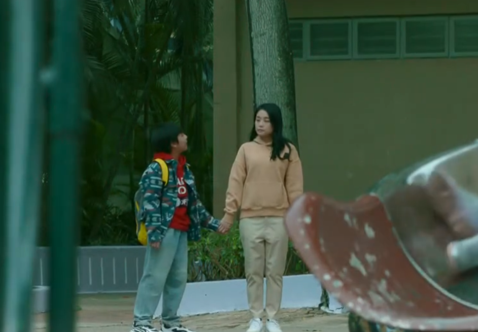 無綫電視(TVB)懸疑劇《非份之罪》單元故事「危險遊戲」大結局,劇中其中一段畫面於大埔宏福苑取景拍攝,片尾字幕更鳴謝「宏福苑業主立案法團」。(電視畫面)