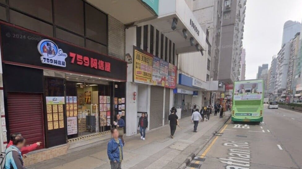 旺角商廈天降竹枝擊中巴士　警拘40歲男子