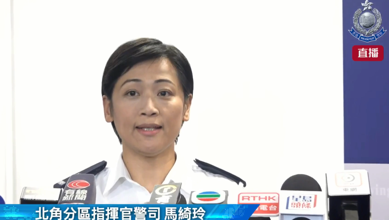 警方在現場檢獲口腔內掃描儀、牙科椅及多項專業牙科工具。(@fb 香港警察 Hong Kong Police直播截圖)