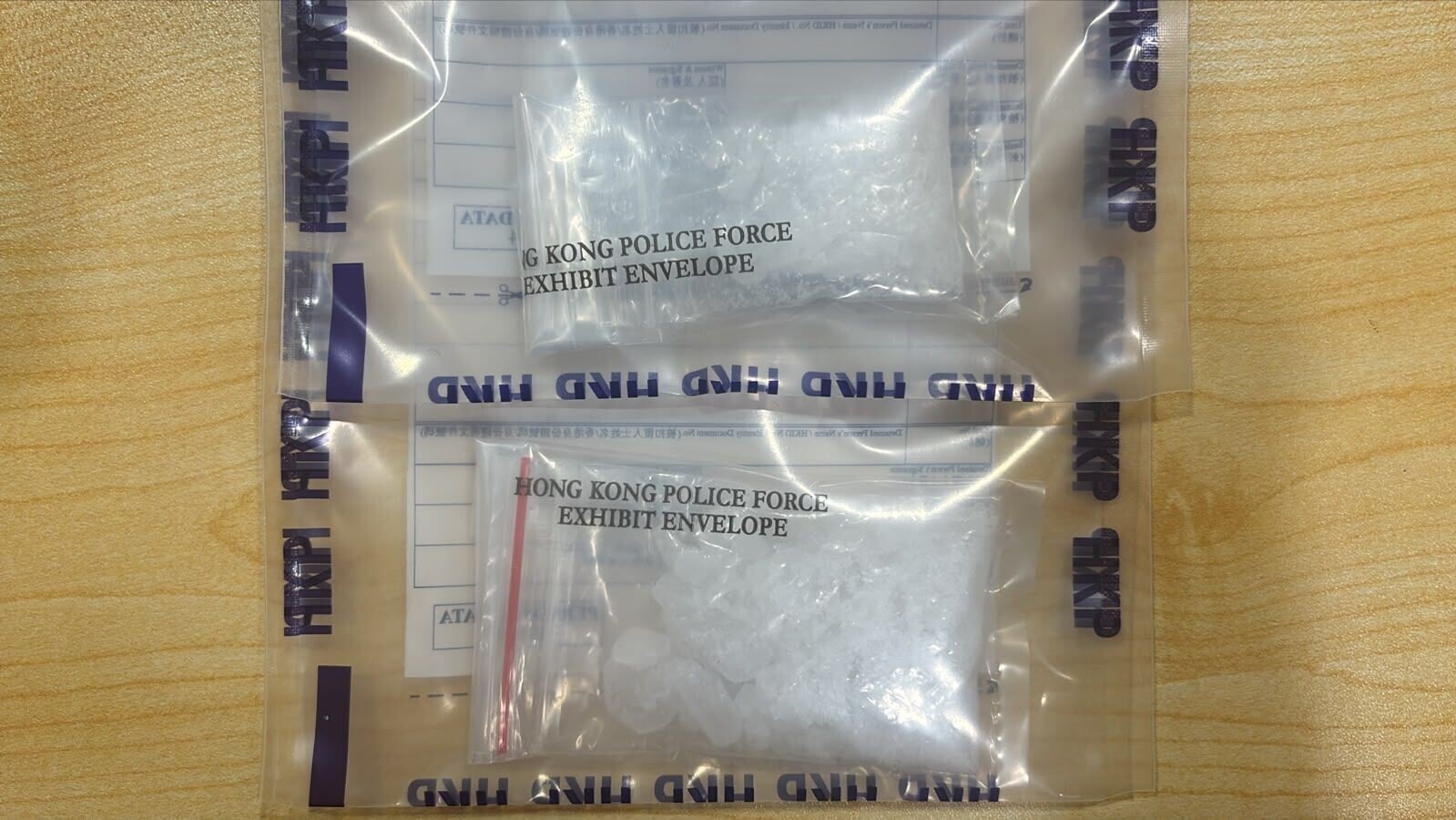 警方在單位內檢獲約23.5克懷疑冰毒。