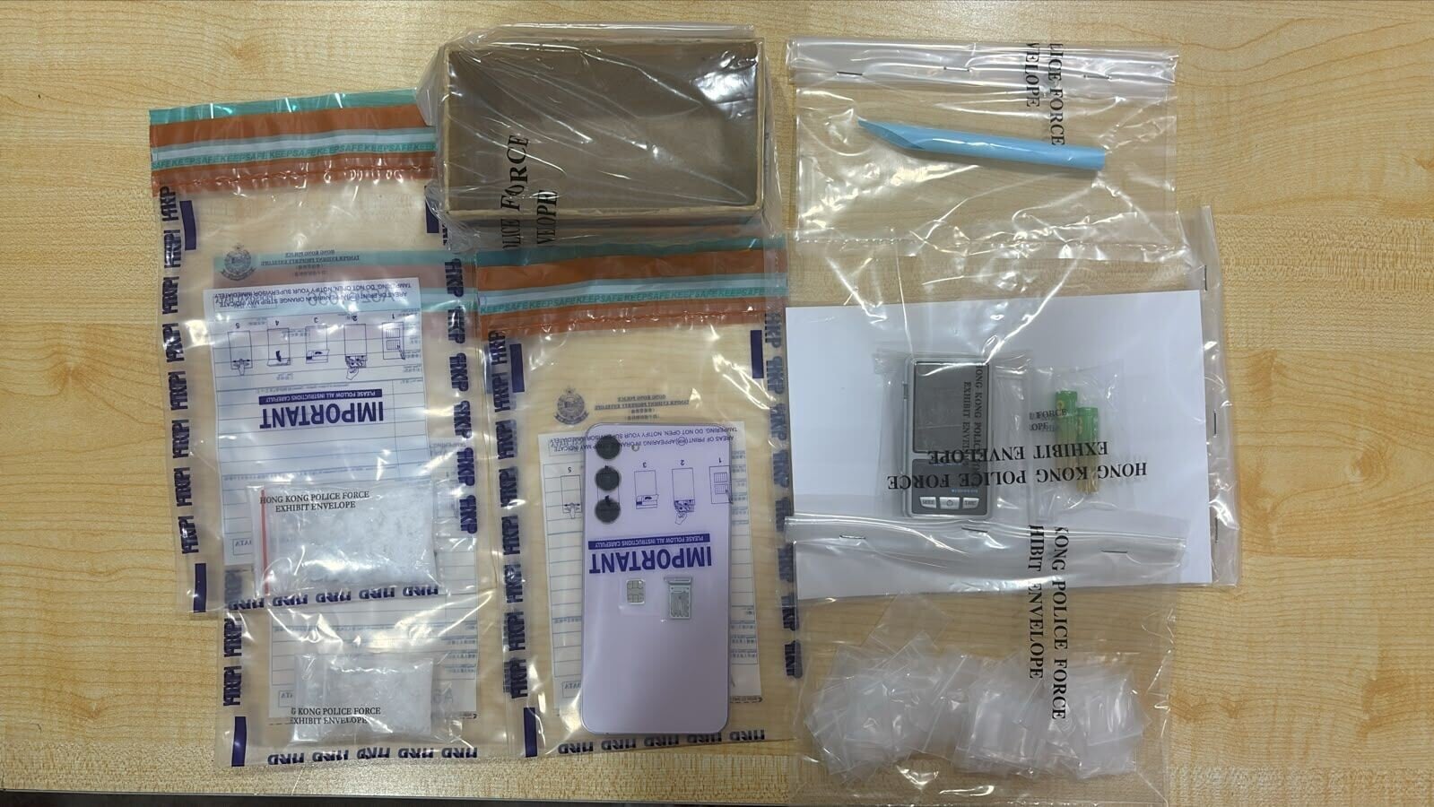 警方在單位內檢獲約23.5克懷疑冰毒。