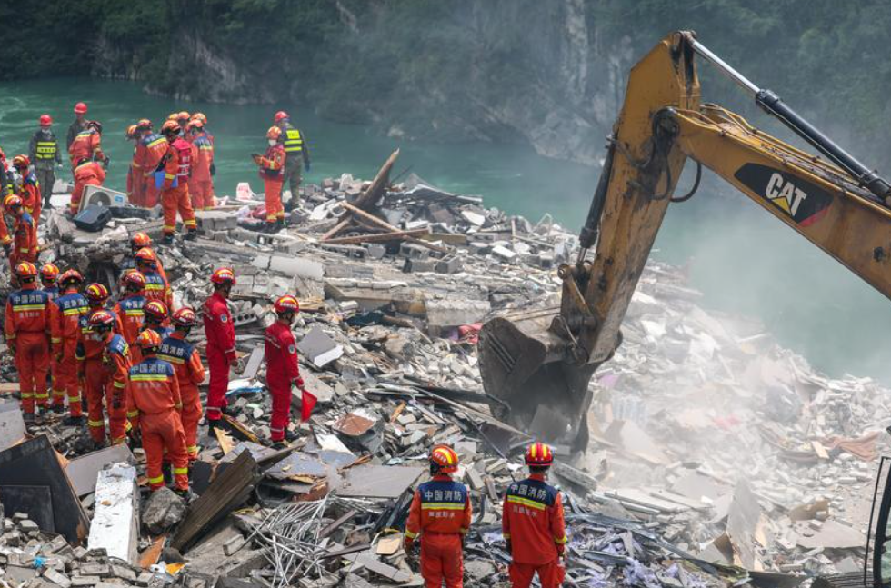 重慶市彭水縣山泥傾瀉,官方公布已造成10人受傷、11人死亡、50人失蹤。(新華社)