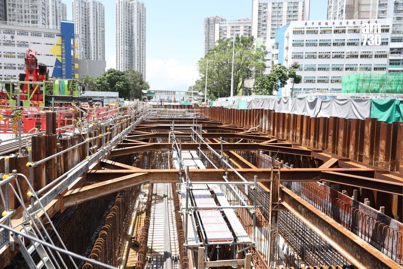 港鐵屯門南延綫項目「屯門南站」正進行工程(周令知攝)
