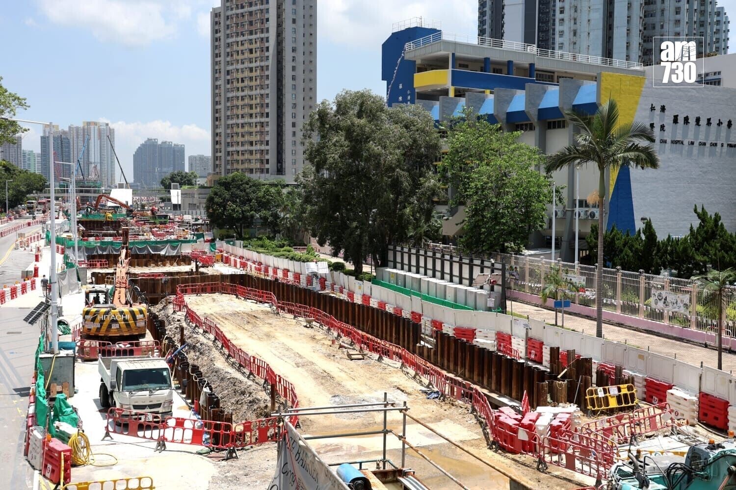 港鐵屯門南延綫項目「屯門南站」正進行工程(周令知攝)