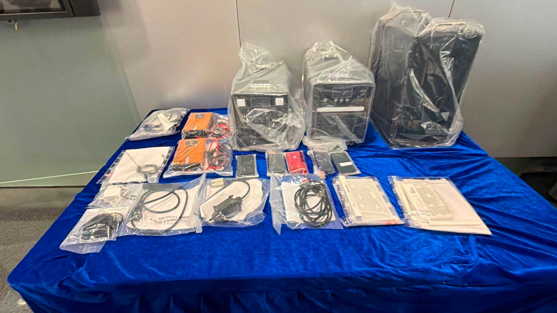 偽基站扮投資公司發放釣魚短訊呃110萬元　警拘25歲男