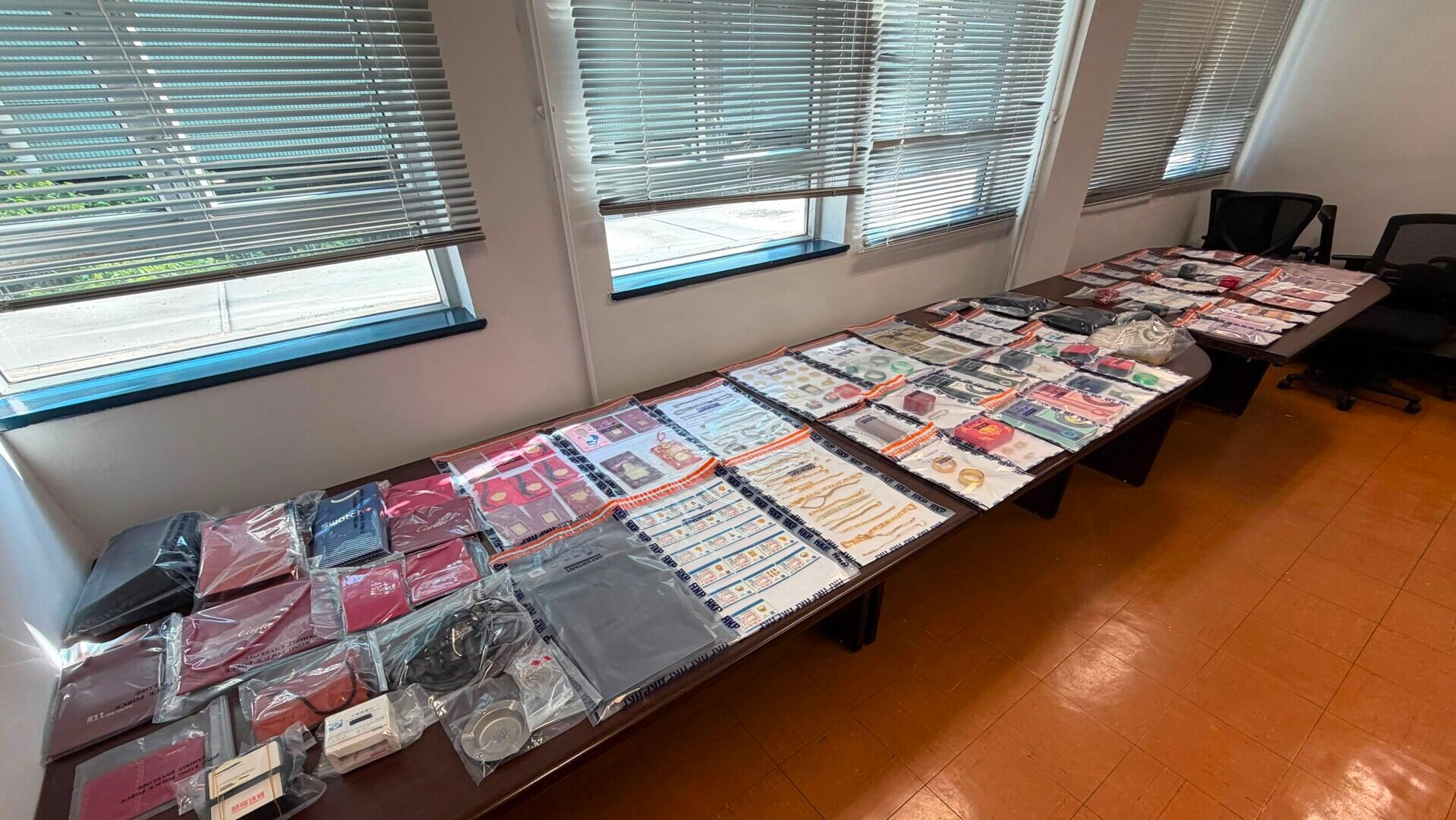 二手平台賣高仿名牌首飾呃逾10萬元　36歲本地男將軍澳落網