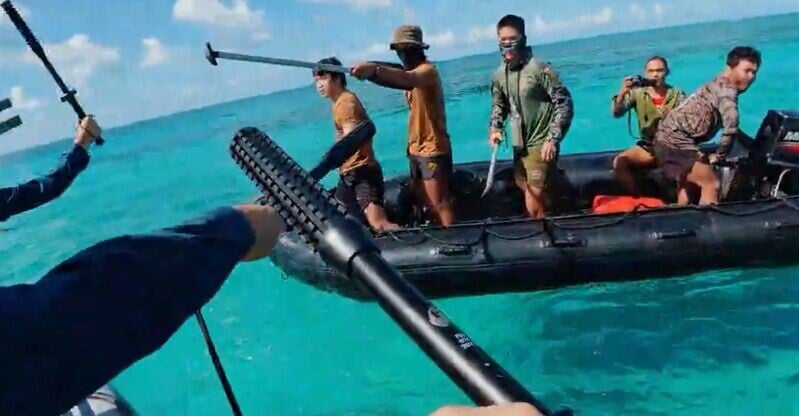 菲律賓指控中國海警棍毆水兵,中國海警斥歪曲事實。(X)