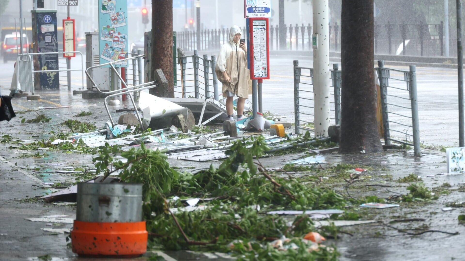 颱風紅霞・交通持續更新｜城巴中午12時40分陸續恢復服務　機管局：今日350航班取消