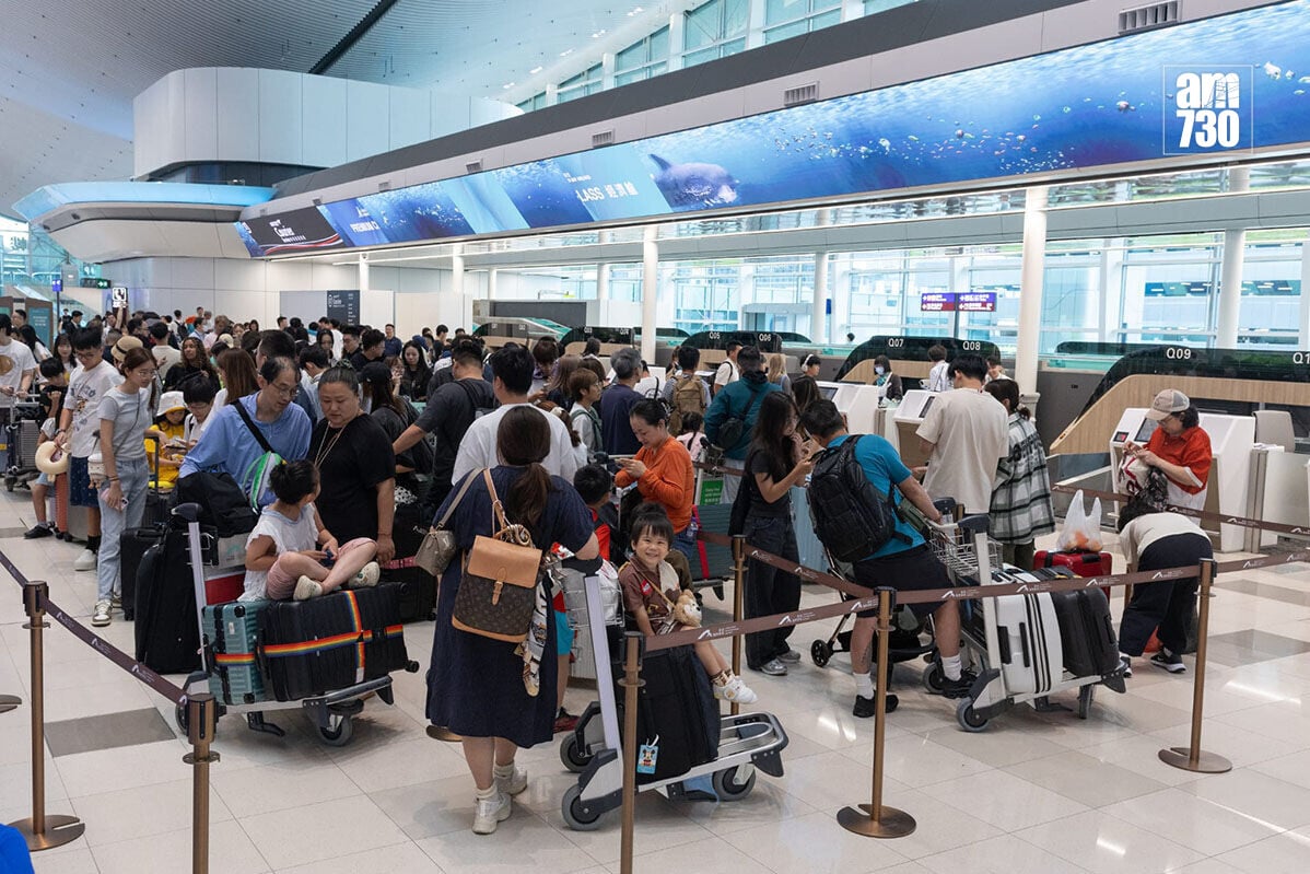 紅霞襲港期間,香港國際機場多班航班受影響。(蘇文傑攝)