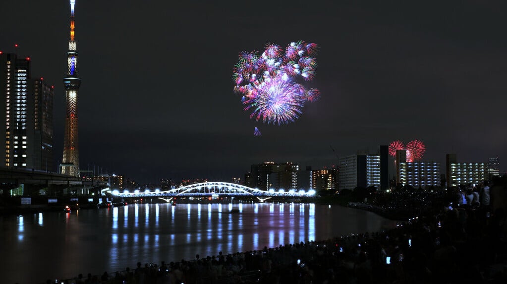 日本隅田川花火大會2026盛況（AP）