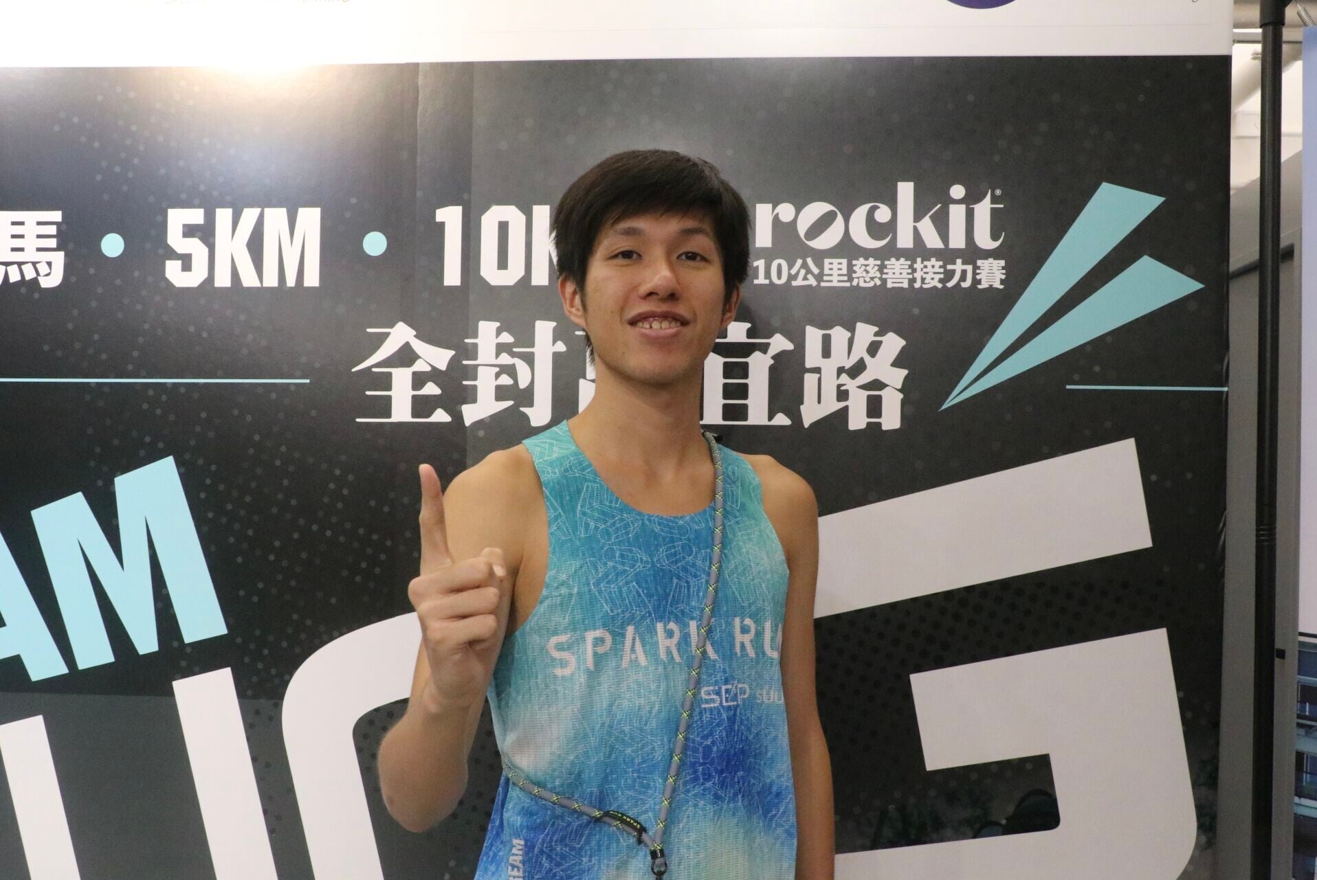 香港半馬紀錄保持者黃尹雋表示,很期待參加半馬賽事。自己已逾六、七年未跑過萬宜路賽段。雖其斜坡伏度大但風景醉人。