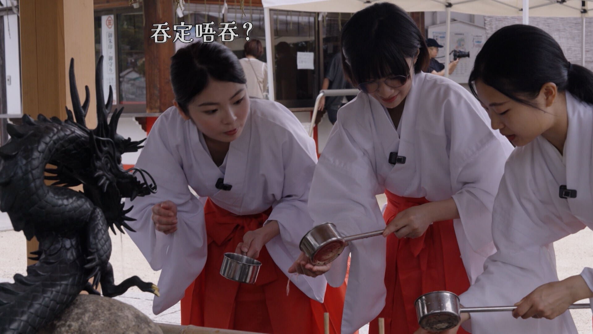 Isabella與sica先按照傳統,到神社水池進行淨手與漱口儀式。