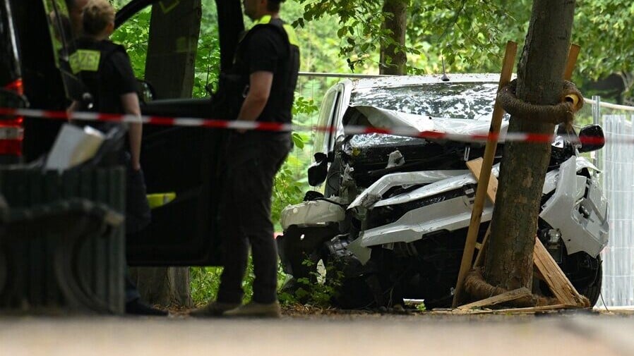 德國柏林同性戀遊行車撞人群