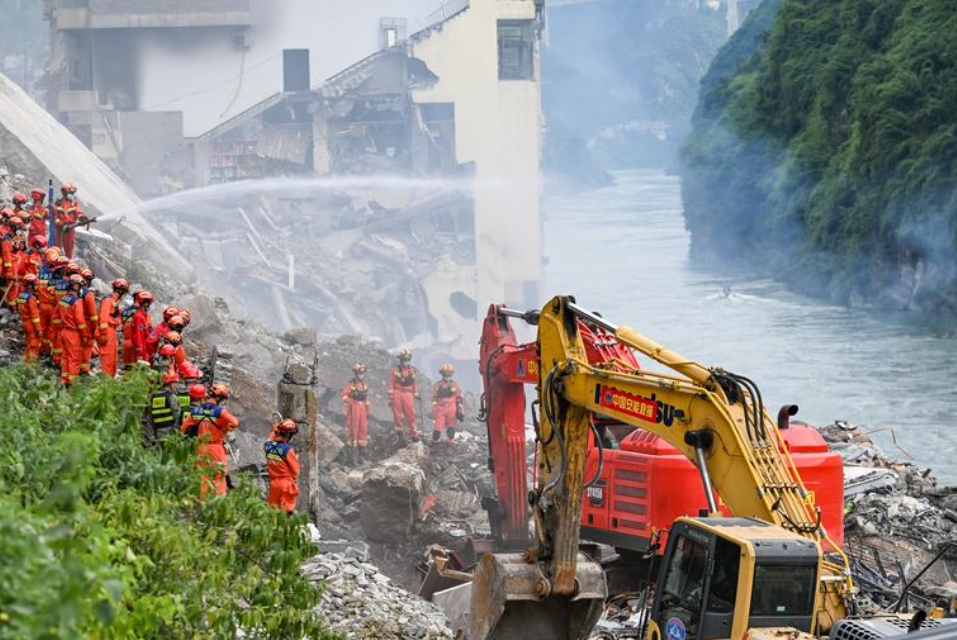 彭水縣漢葭街道在本月17日早上,發生大規模山泥傾瀉,導致下方多棟住宅樓宇倒塌,官方原先統計事件造成11人死亡、10人受傷、50人失聯,本月24日增為14死。(資料圖片)