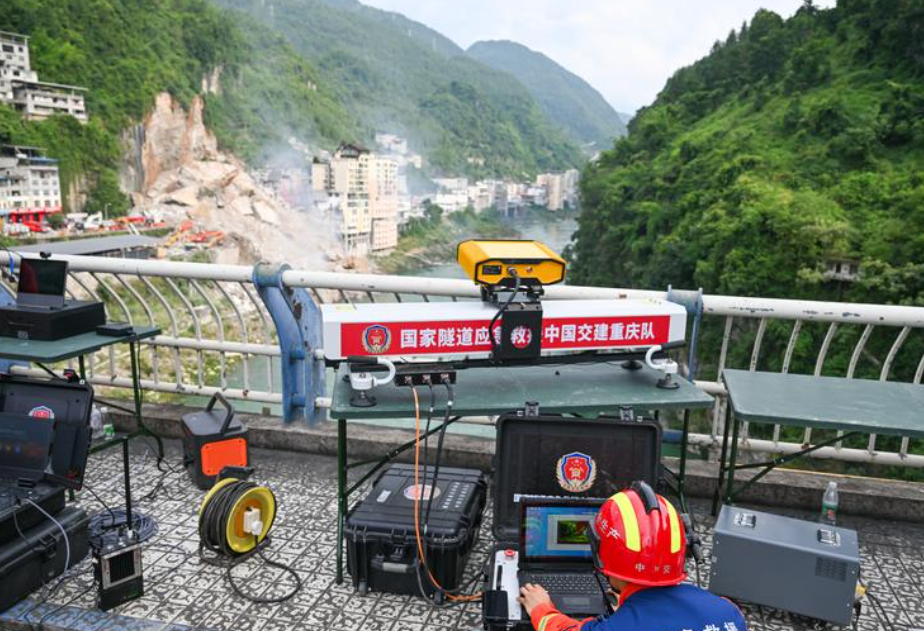 彭水縣漢葭街道在本月17日早上,發生大規模山泥傾瀉,導致下方多棟住宅樓宇倒塌,官方原先統計事件造成11人死亡、10人受傷、50人失聯,本月24日增為14死。(資料圖片)