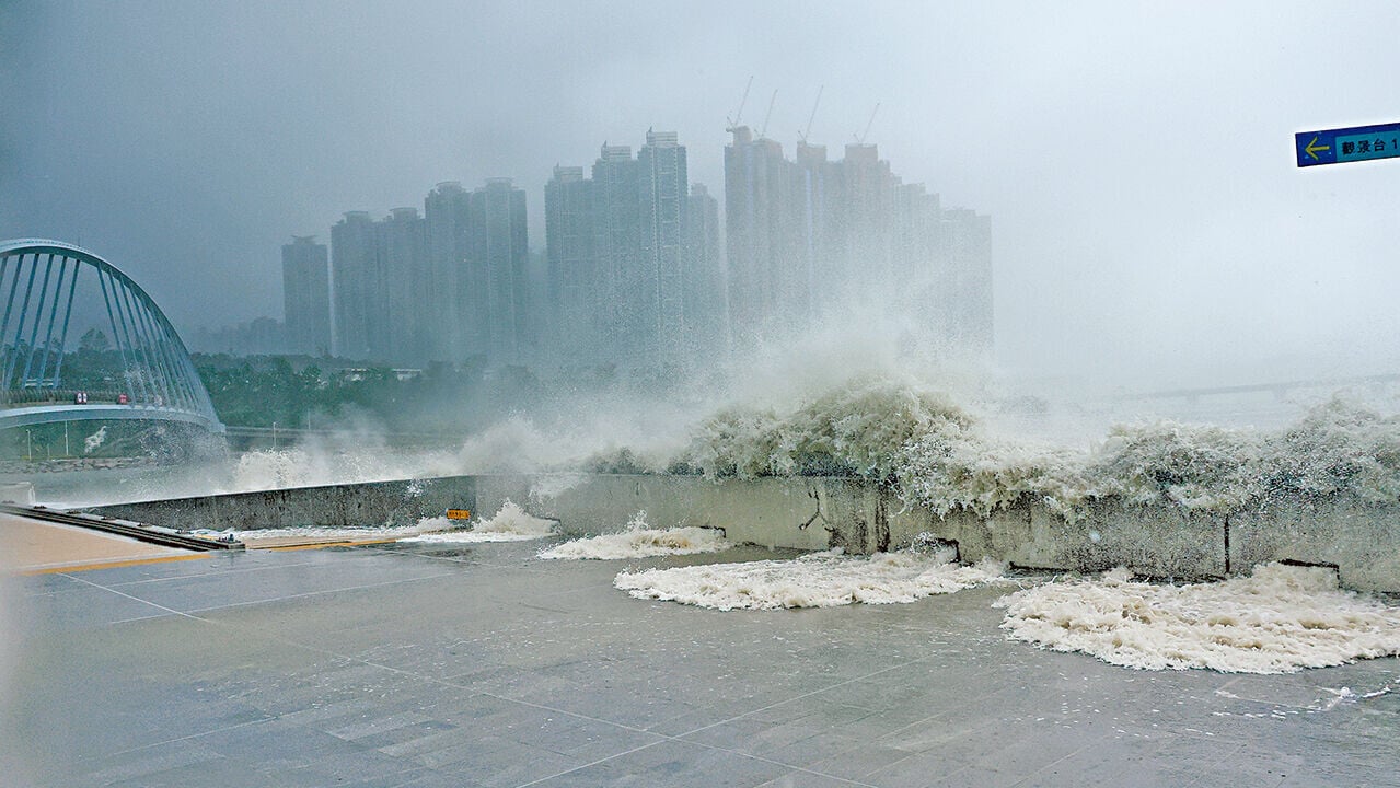 極端天氣威脅城市基建等。(資料圖片)