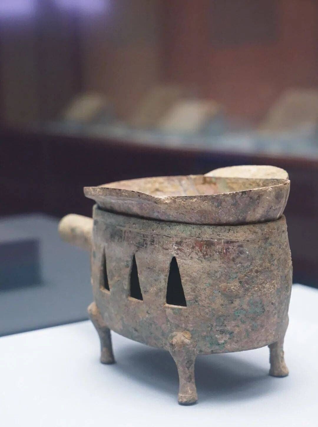 「清河食官」銅染器,出土自漢代貴族的墓葬。(網上圖片)