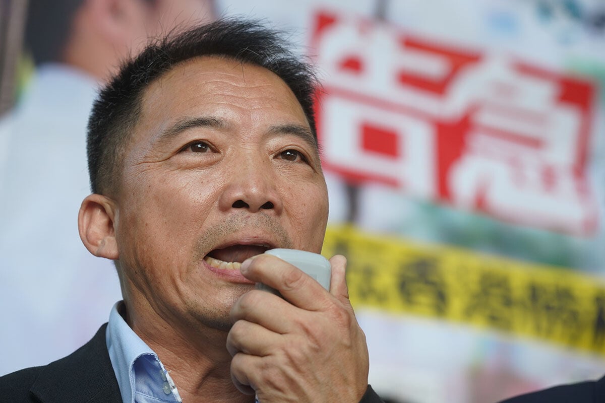 胡志偉日前入境英國時,一度面臨被遞解出境回港。(資料圖片)