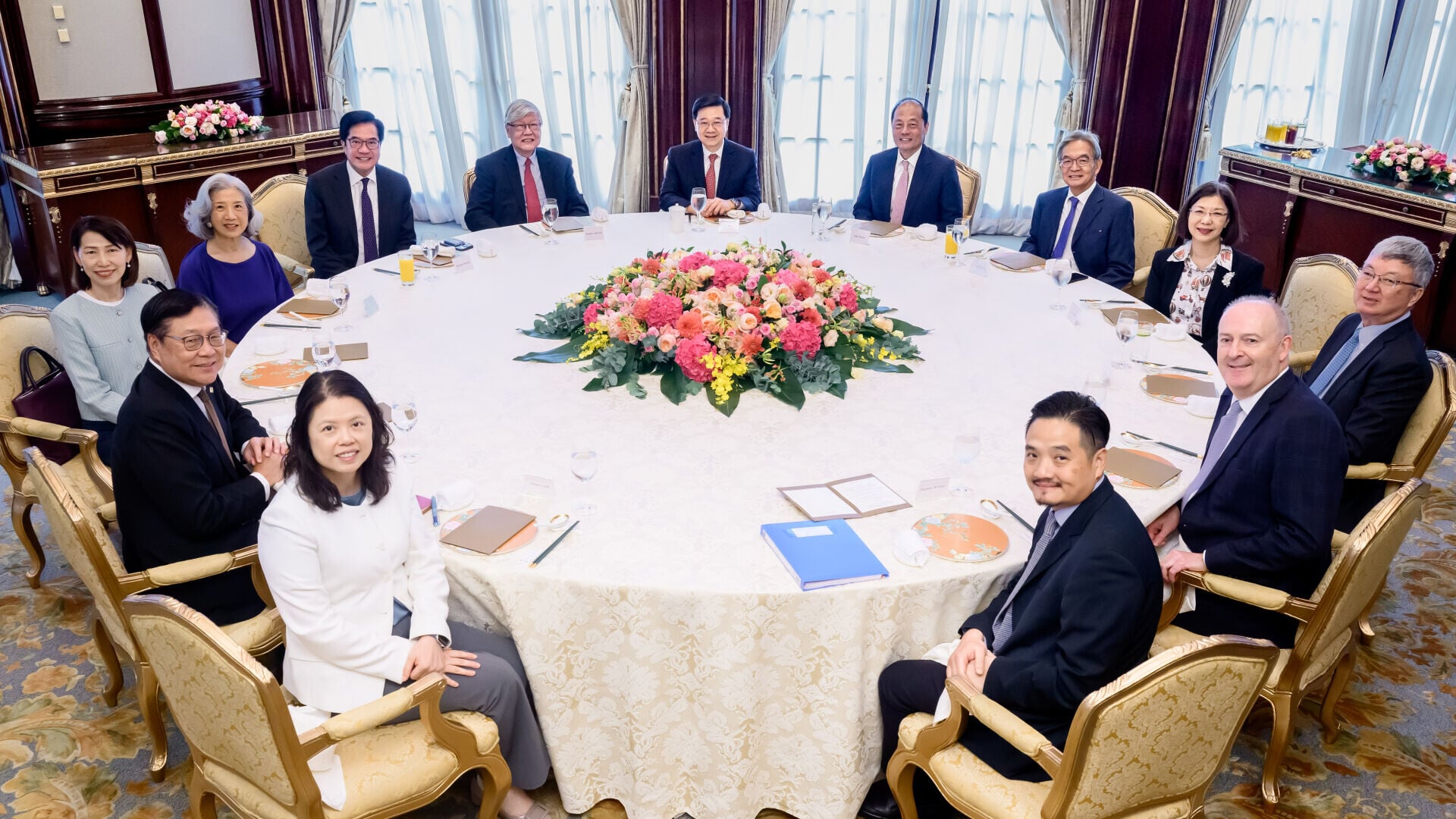 李家超連辦3日工作午餐　聽取特首顧問團對五年規劃及施政報告意見