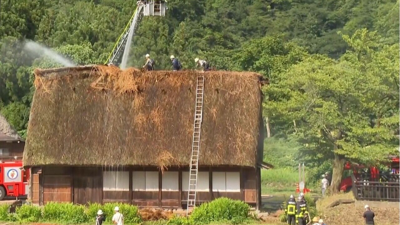 日本富山縣合掌村「鹽硝館」火災　世遺茅草屋頂燒毀