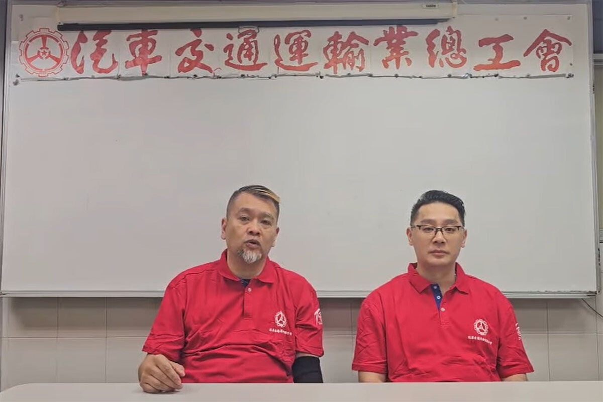 黎兆聰(左)和黃紹恒(右)交代九巴管理層就商討加薪的最新進展。(汽車交通運輸業總工會影片截圖)