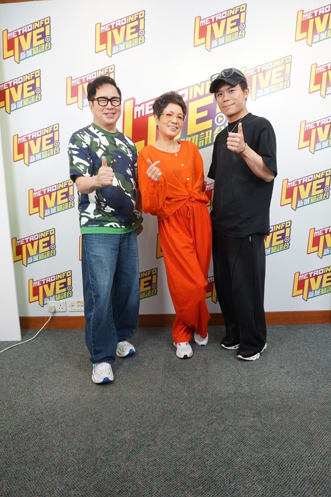 節目主持李有毅(Ben)及李國煒(Benson)與嘉賓寶珮如(中)