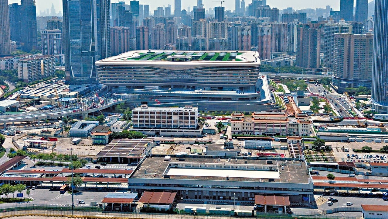 新皇崗口岸採用一地兩檢。 (資料圖片)