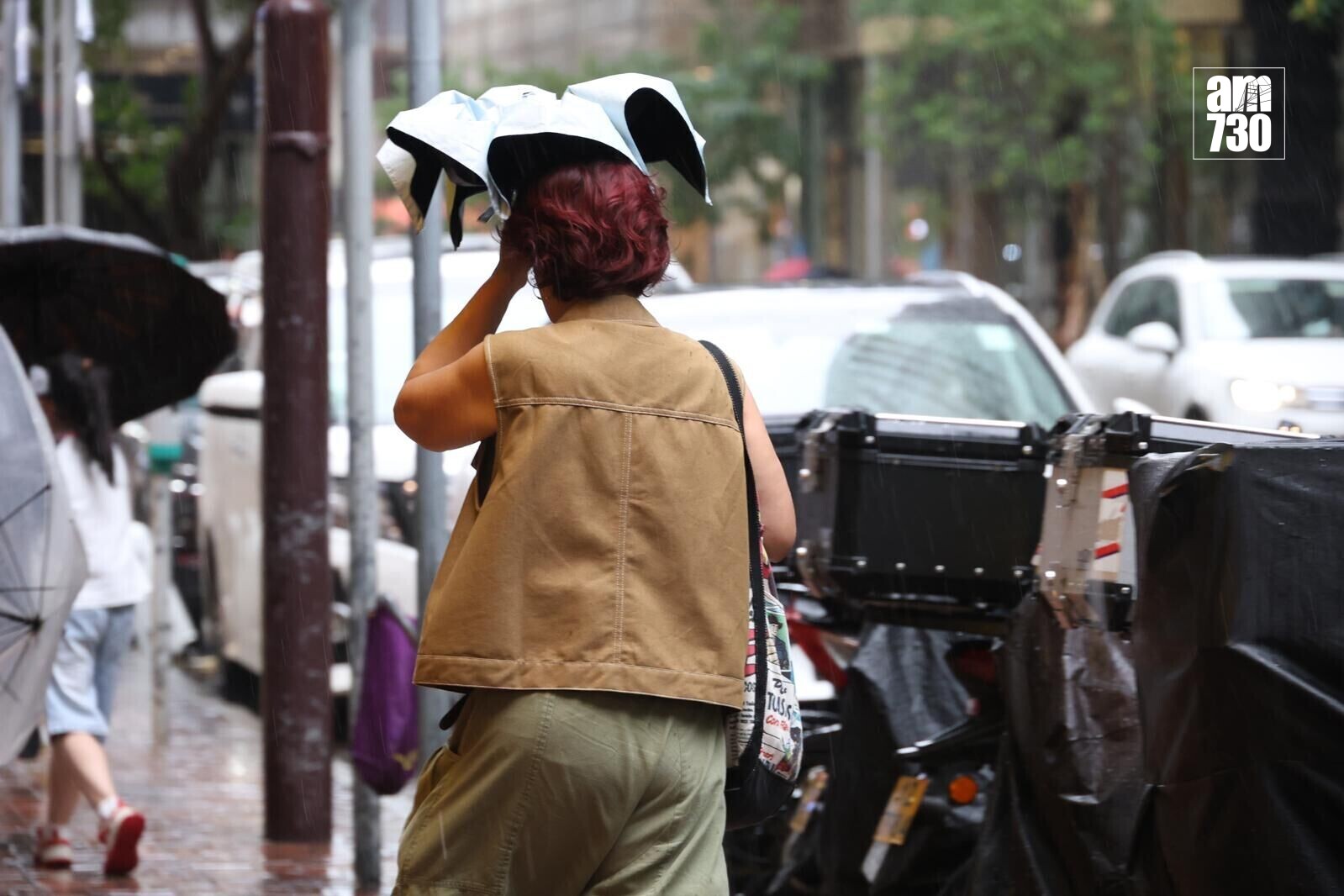 天文台下午3時05分取消黃色暴雨警告信號。(周令知攝)