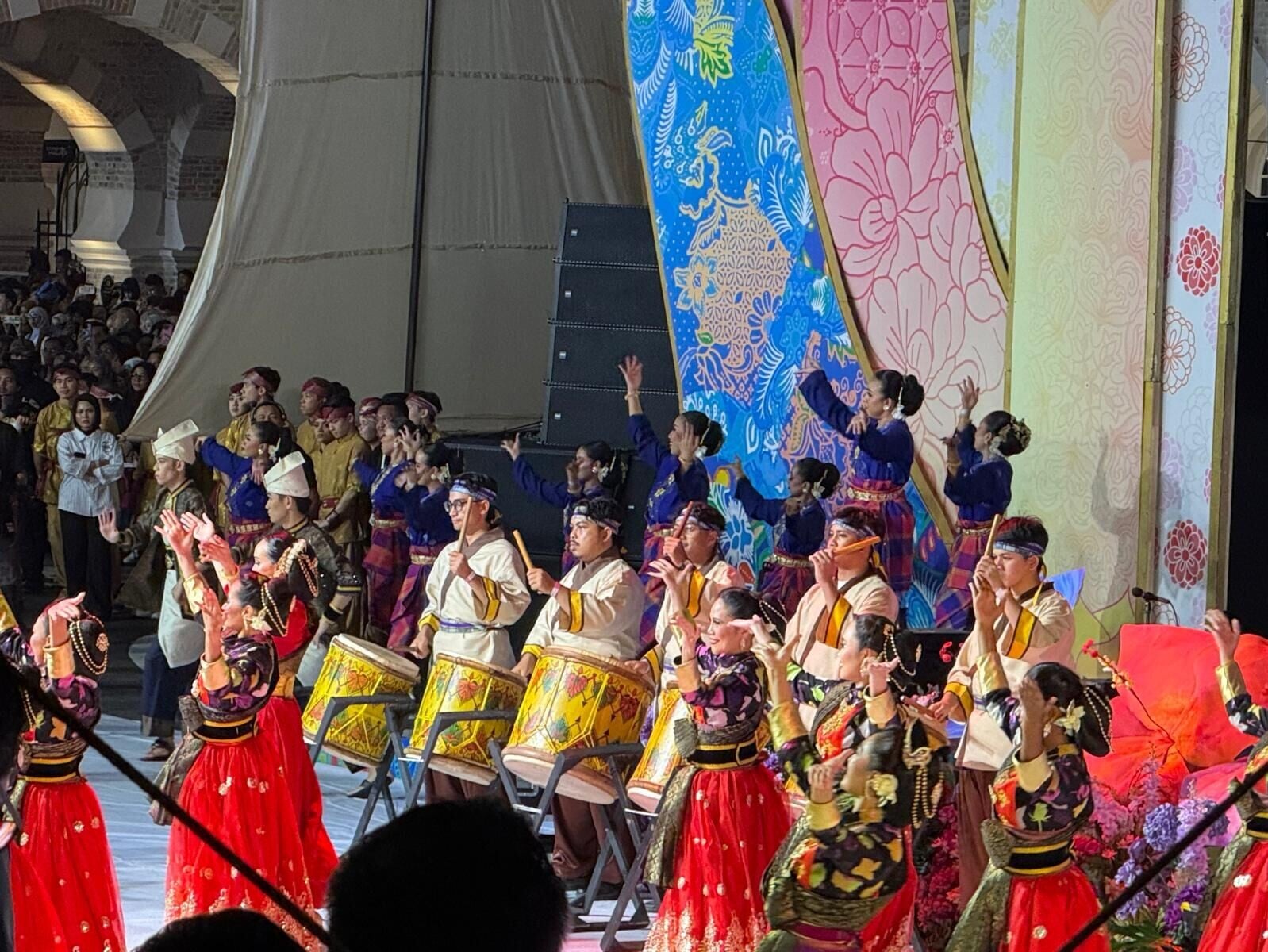 民族表演。