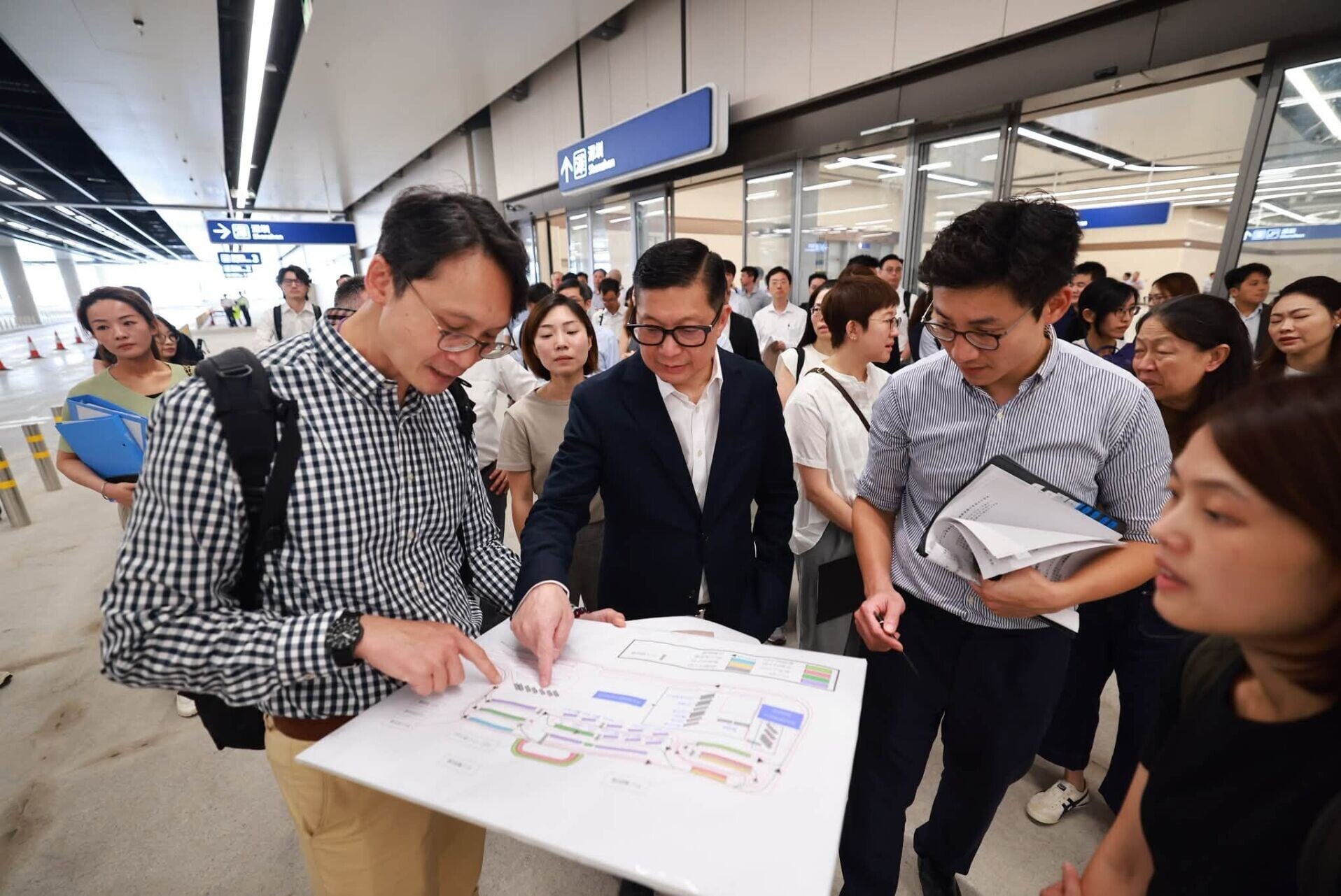 鄧炳強視察新皇崗口岸後,稱會在準備就緒後爭取盡快開通。(鄧炳強Facebook)