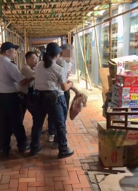 北角發生食環署拉小販事件遭熱議。(Threads「kapo_2388」截圖)