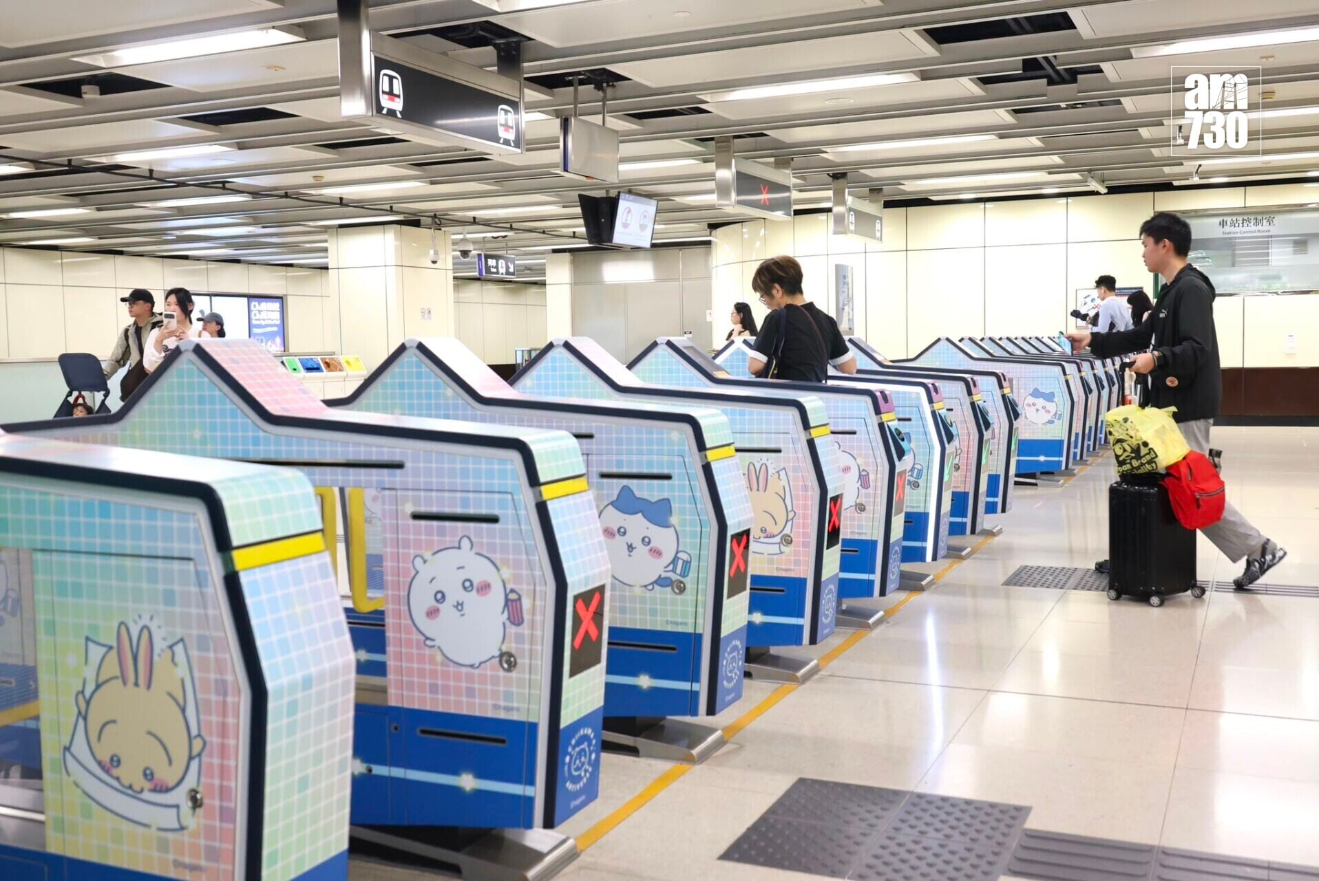 港鐵尖東站化身Chiikawa主題車站(周令知攝)