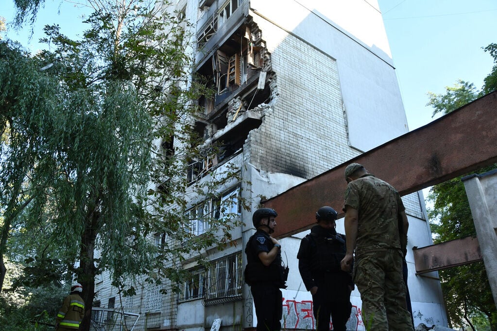 俄烏戰爭|烏克蘭基輔被俄羅斯空襲。(AP)
