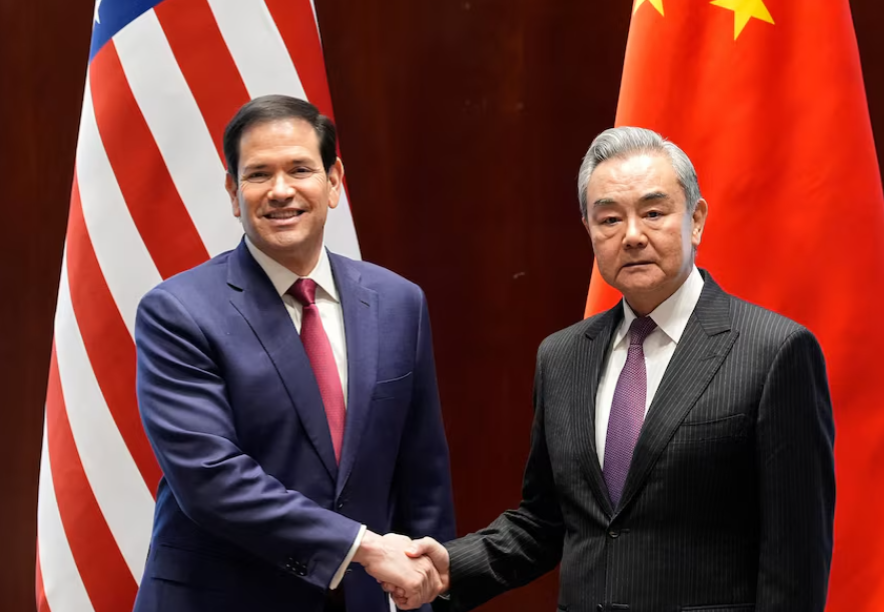中共中央政治局委員、外長王毅6月30日與美國國務卿魯比奧通電話時指出,台灣問題牽一髮動全身,希望美方務必慎之又慎對待涉台事務。(路透社資料圖片)