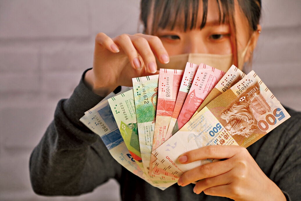 市面上有部分儲蓄保險計劃設有每月派發固定入息安排，而且回報屬於全保證；派發年期可長達10年。(資料圖片)