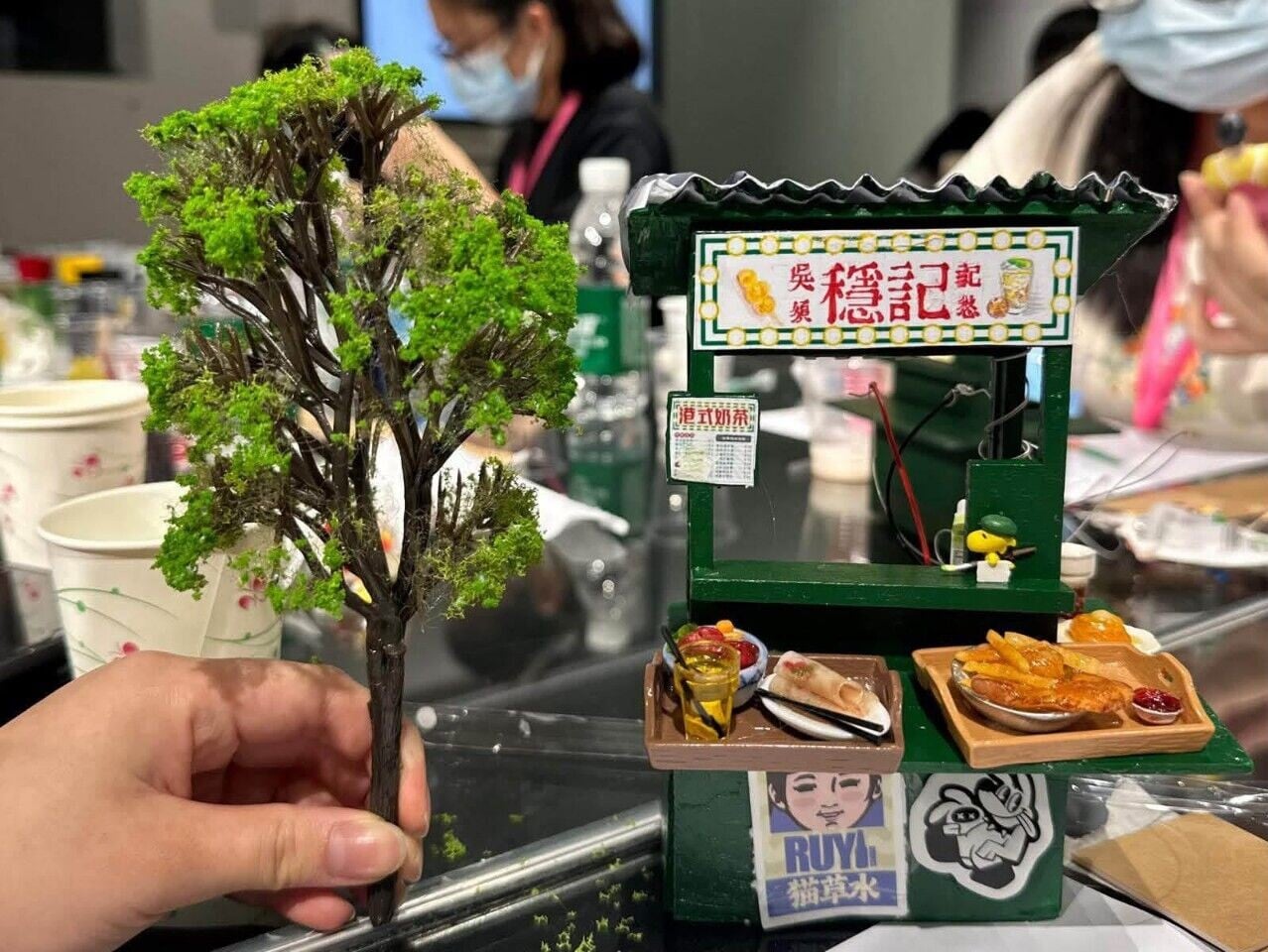 4 同學仔完成的綠色排檔