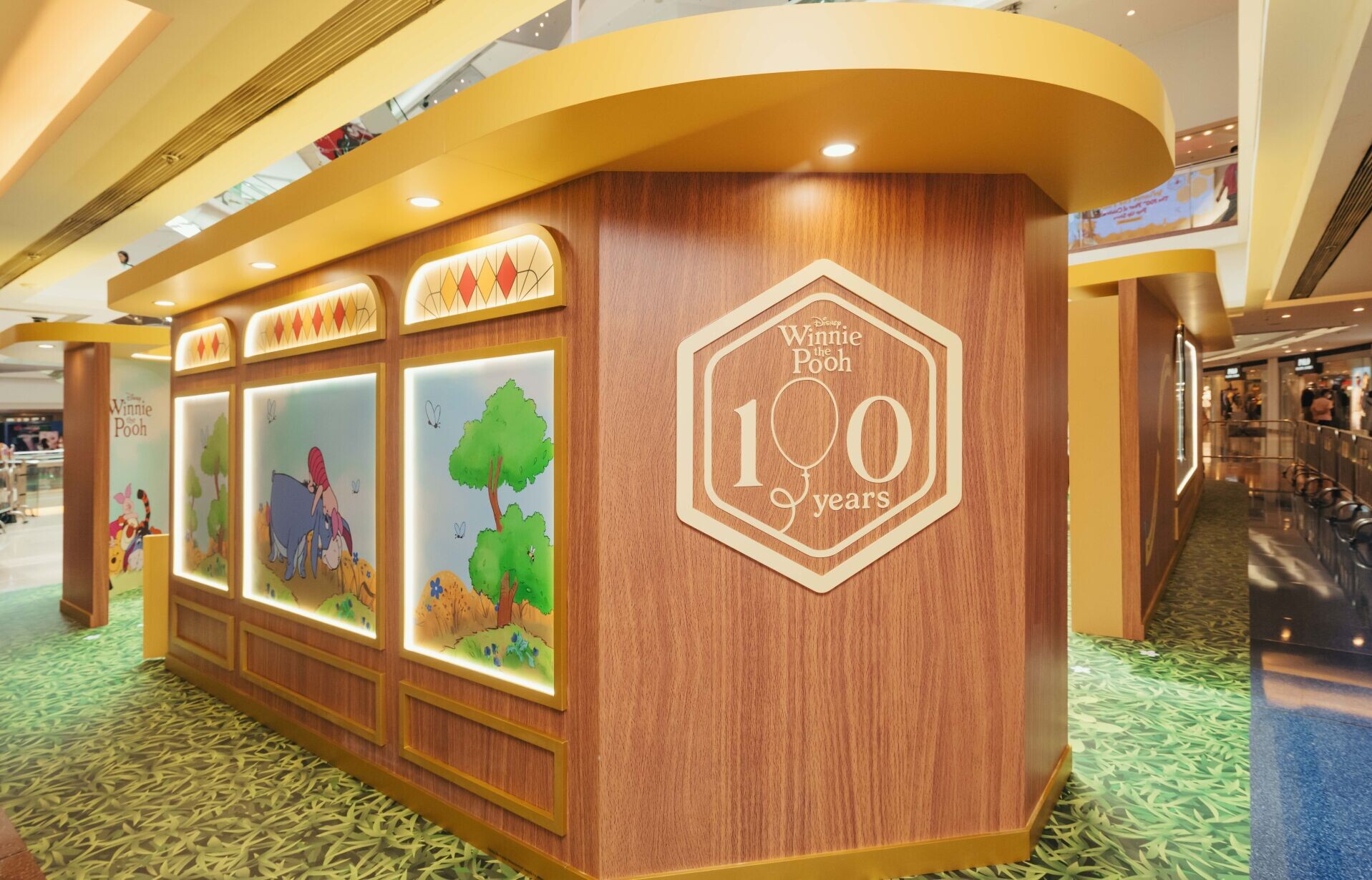 Winnie the Pooh Pop Up Store@FW 12