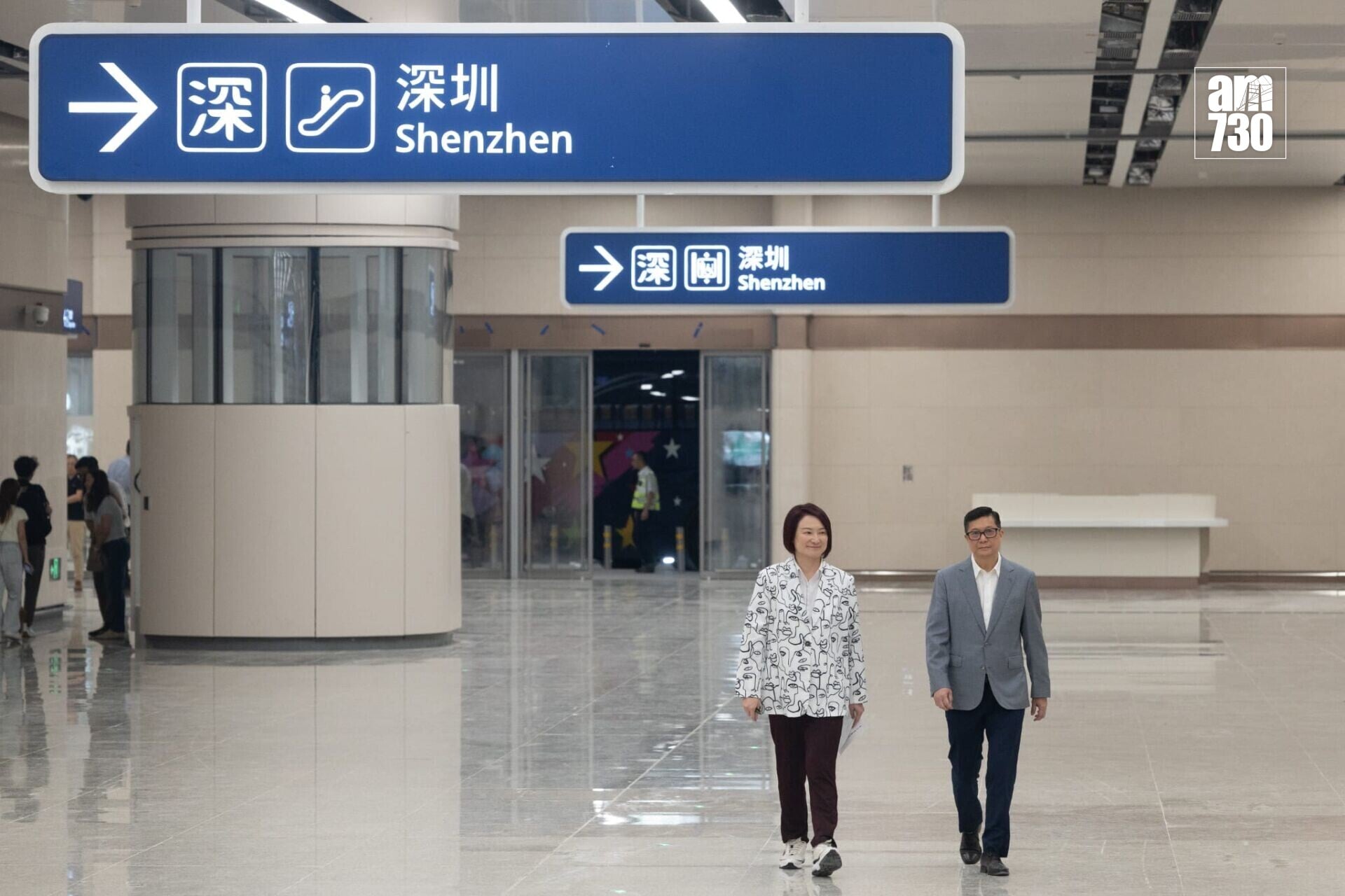 WhatsA保安局局長鄧炳強與立法會議員參觀新皇崗口岸港方口岸區。(蘇文傑攝)pp Image 2026 08 01 at 13.33.09
