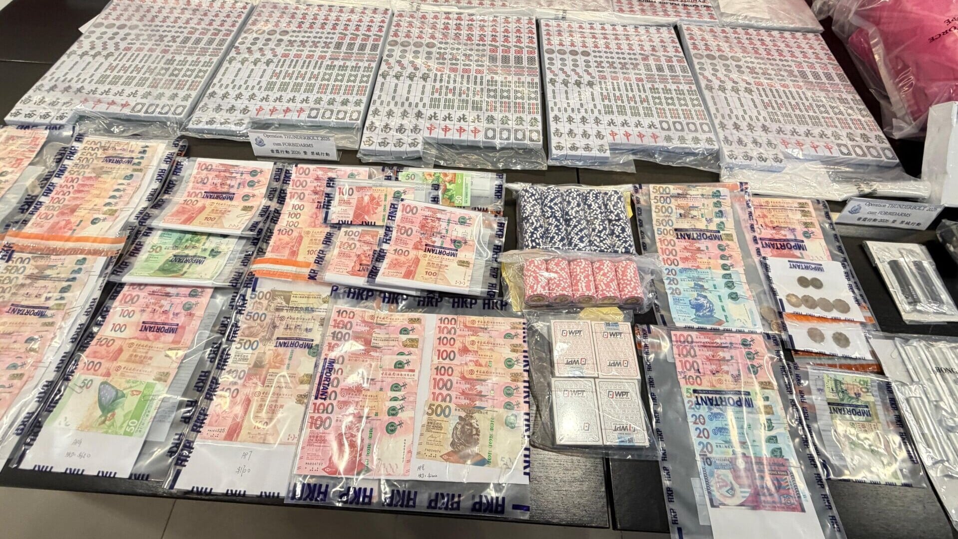 警方在行動中成功瓦解1個活躍於全港的非法收債集團，並同步破獲1個賣淫場所、1個毒窟及3個非法賭博場所。